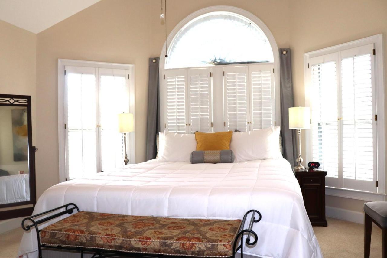 Pleasanton Courtyard Bed And Breakfast ファイエットビル エクステリア 写真
