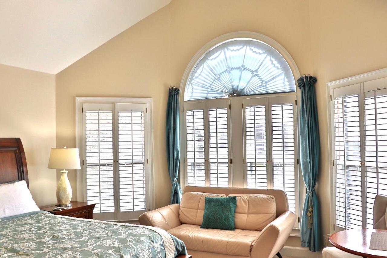Pleasanton Courtyard Bed And Breakfast ファイエットビル エクステリア 写真