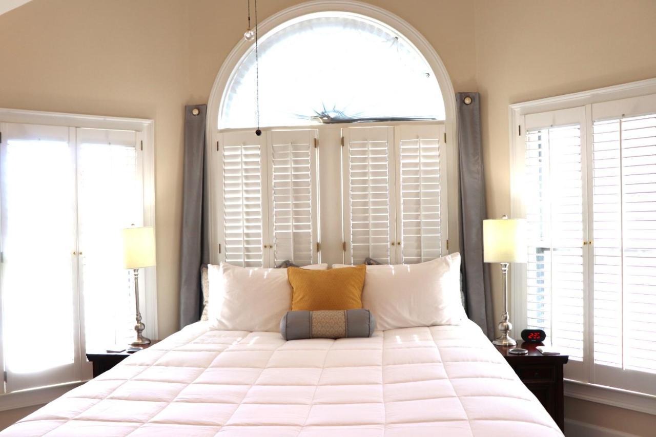 Pleasanton Courtyard Bed And Breakfast ファイエットビル エクステリア 写真
