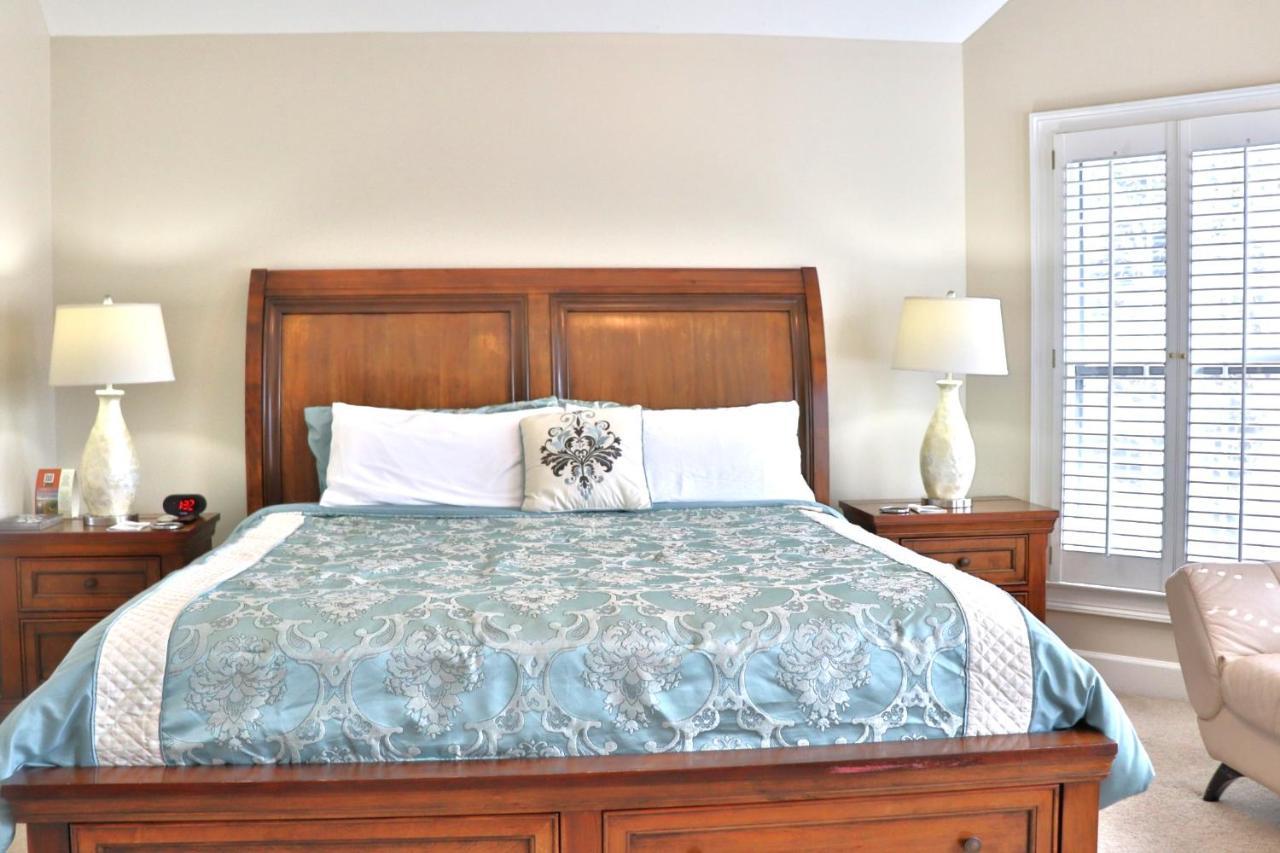 Pleasanton Courtyard Bed And Breakfast ファイエットビル エクステリア 写真