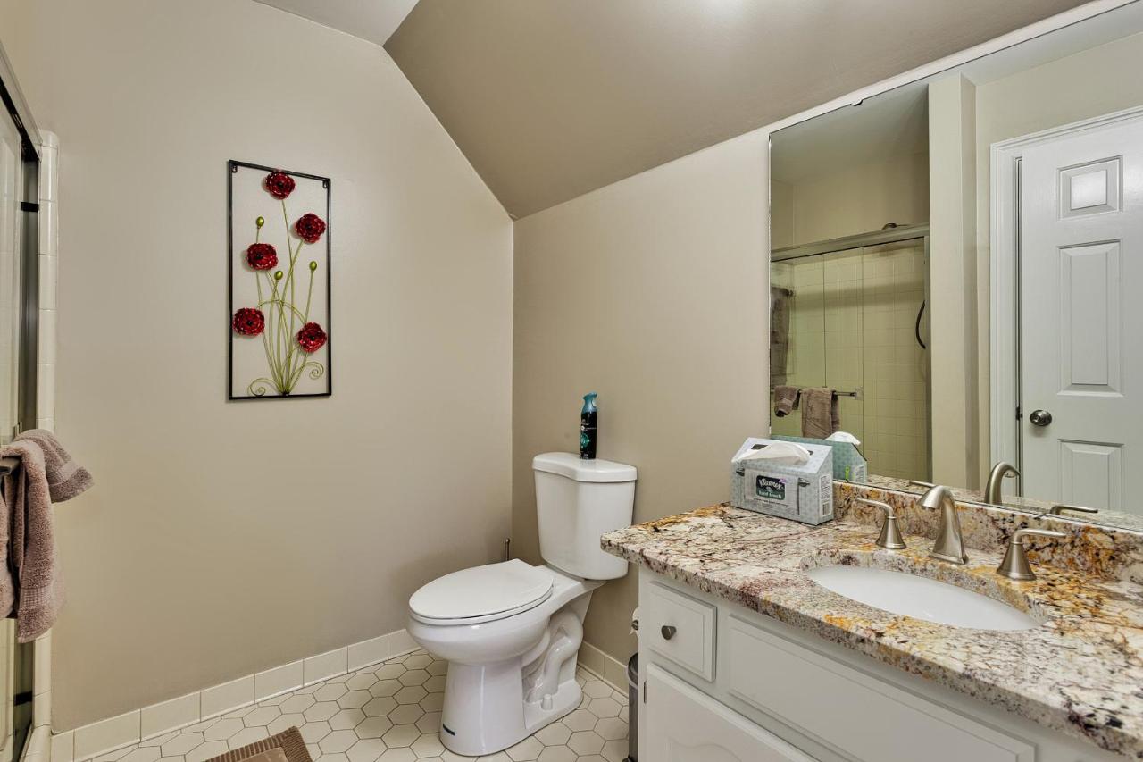 Pleasanton Courtyard Bed And Breakfast ファイエットビル エクステリア 写真