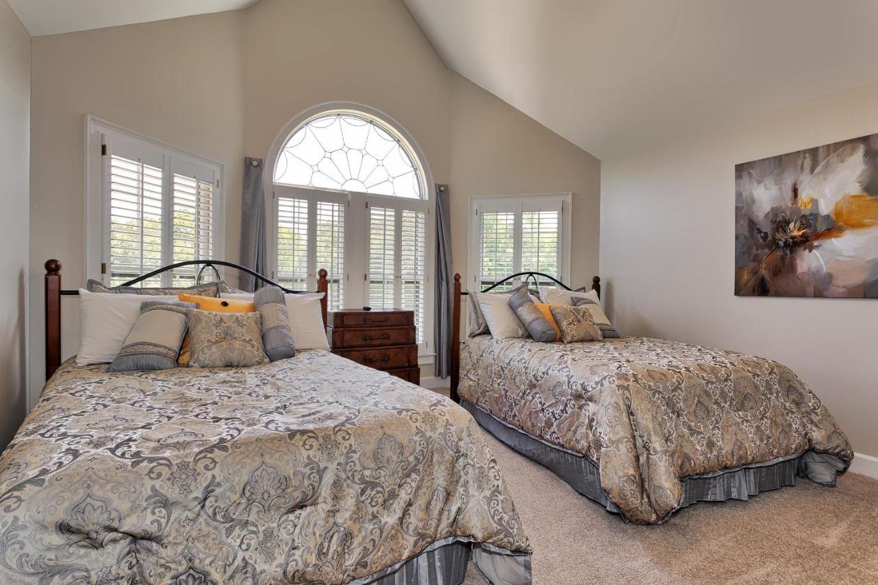 Pleasanton Courtyard Bed And Breakfast ファイエットビル エクステリア 写真