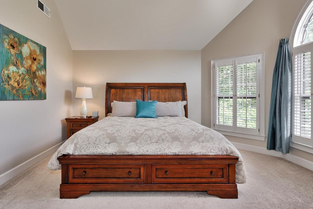 Pleasanton Courtyard Bed And Breakfast ファイエットビル エクステリア 写真