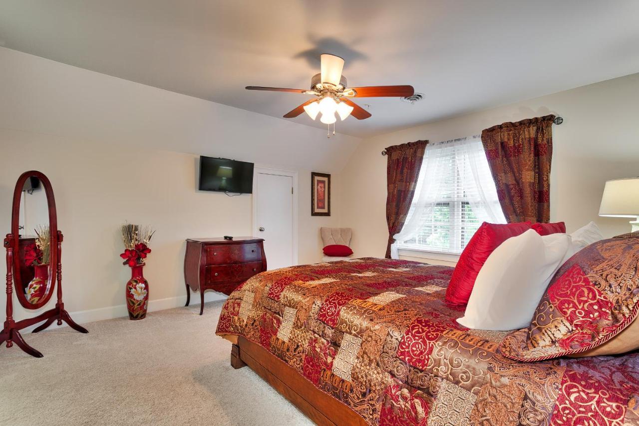 Pleasanton Courtyard Bed And Breakfast ファイエットビル エクステリア 写真