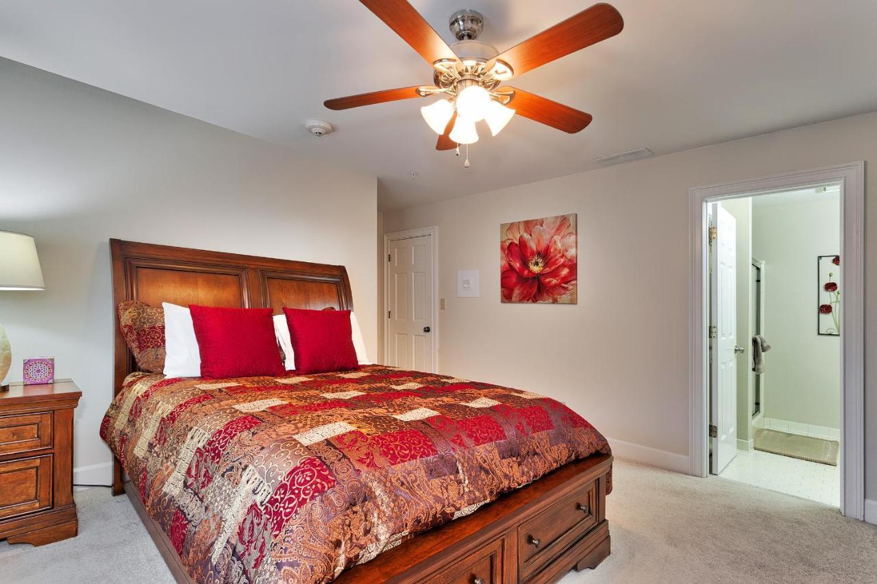 Pleasanton Courtyard Bed And Breakfast ファイエットビル エクステリア 写真